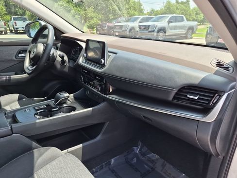Used 2021 Nissan Rogue SV FWD image 37