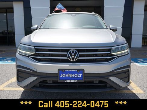 Used 2024 Volkswagen Tiguan SE FWD image 3