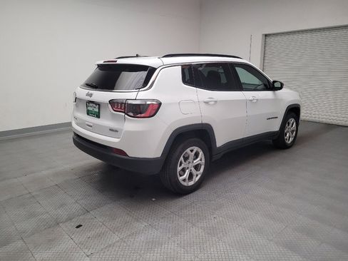 Used 2024 Jeep Compass Latitude image 9