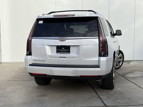 Used 2019 Cadillac Escalade Premium Luxury image 6
