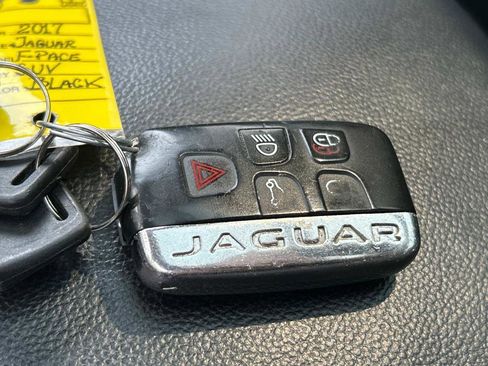 Used 2017 Jaguar F-PACE Premium image 36