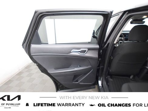 New 2025 Kia Sportage LX image 11