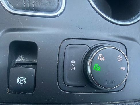 Used 2020 Chevrolet Traverse LT AWD/4WD image 18