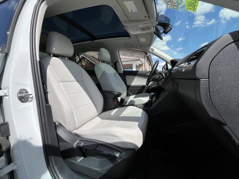 Used 2019 Volkswagen Tiguan SE w/ Panoramic Sunroof Package image 14