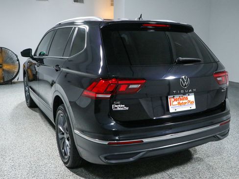 Used 2022 Volkswagen Tiguan SE w/ Panoramic Sunroof Package AWD/4WD image 9