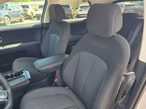 Certified 2025 Hyundai Ioniq 5 SE RWD image 12