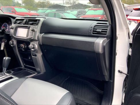 Used 2019 Toyota 4Runner SR5 Premium image 18