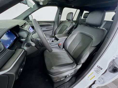 New 2026 Jeep Grand Cherokee Altitude AWD/4WD image 22