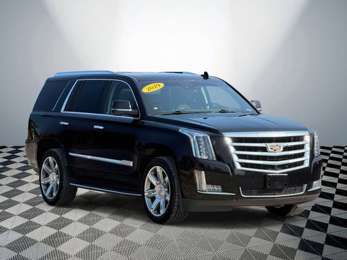 Used 2019 Cadillac Escalade Luxury AWD/4WD image 4
