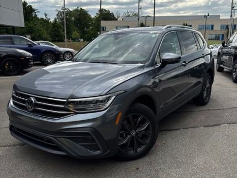 Used 2023 Volkswagen Tiguan SE AWD/4WD image 1