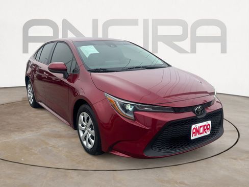 Used 2022 Toyota Corolla LE image 4