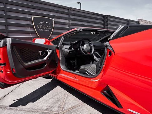 Used 2023 Lamborghini Huracan EVO RWD image 30