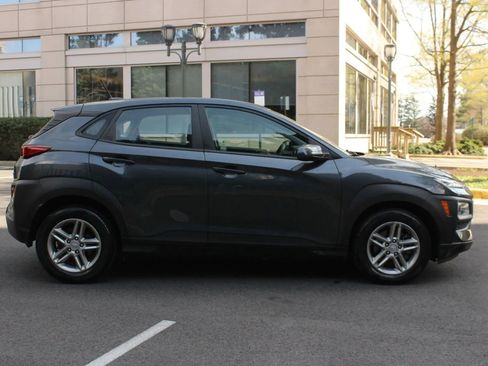 Used 2021 Hyundai Kona SE image 6