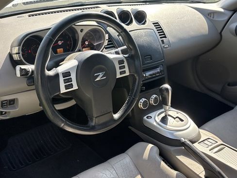 Used 2007 Nissan 350Z Touring RWD image 4