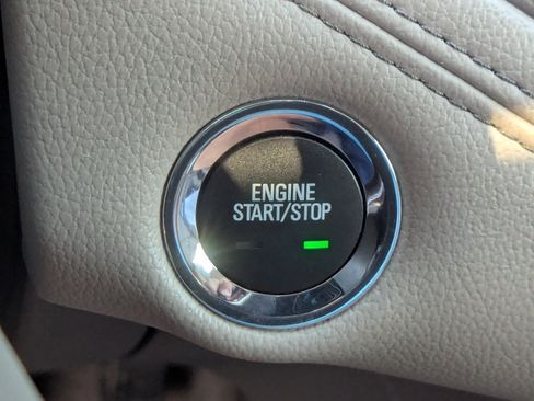 Used 2018 Chevrolet Cruze Premier FWD image 34