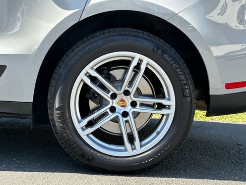 Certified 2025 Porsche Macan AWD/4WD image 30