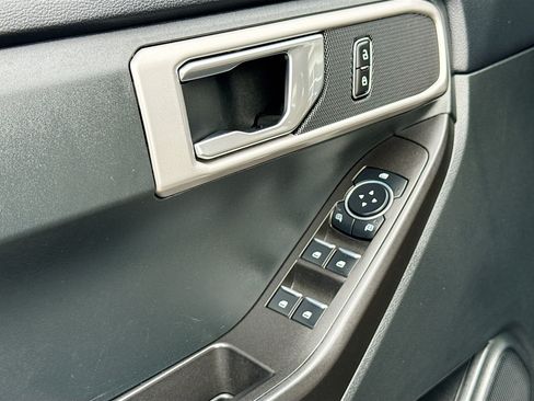 Certified 2023 Ford Explorer 4WD image 8