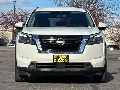 Used 2024 Nissan Pathfinder SV AWD/4WD image 9