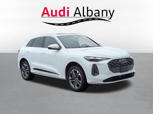 Certified 2025 Audi Q5 2.0T Premium w/ Convenience Package image 8