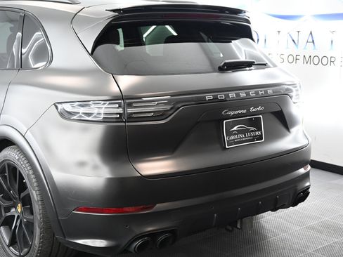 Used 2019 Porsche Cayenne Turbo w/ Sportdesign Package image 10