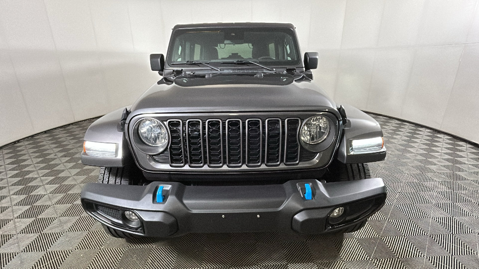 Used 2024 Jeep Wrangler Unlimited w/ Convenience Group AWD/4WD image 9