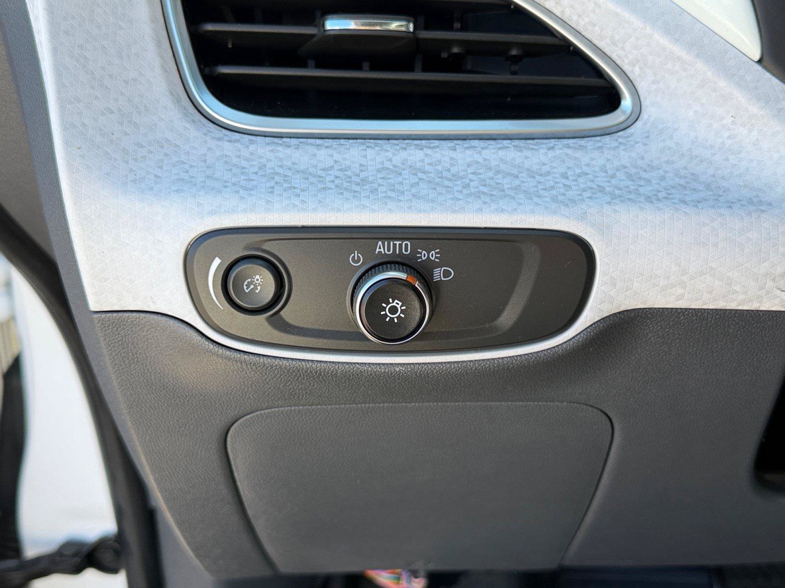 Used 2020 Chevrolet Bolt LT FWD image 17