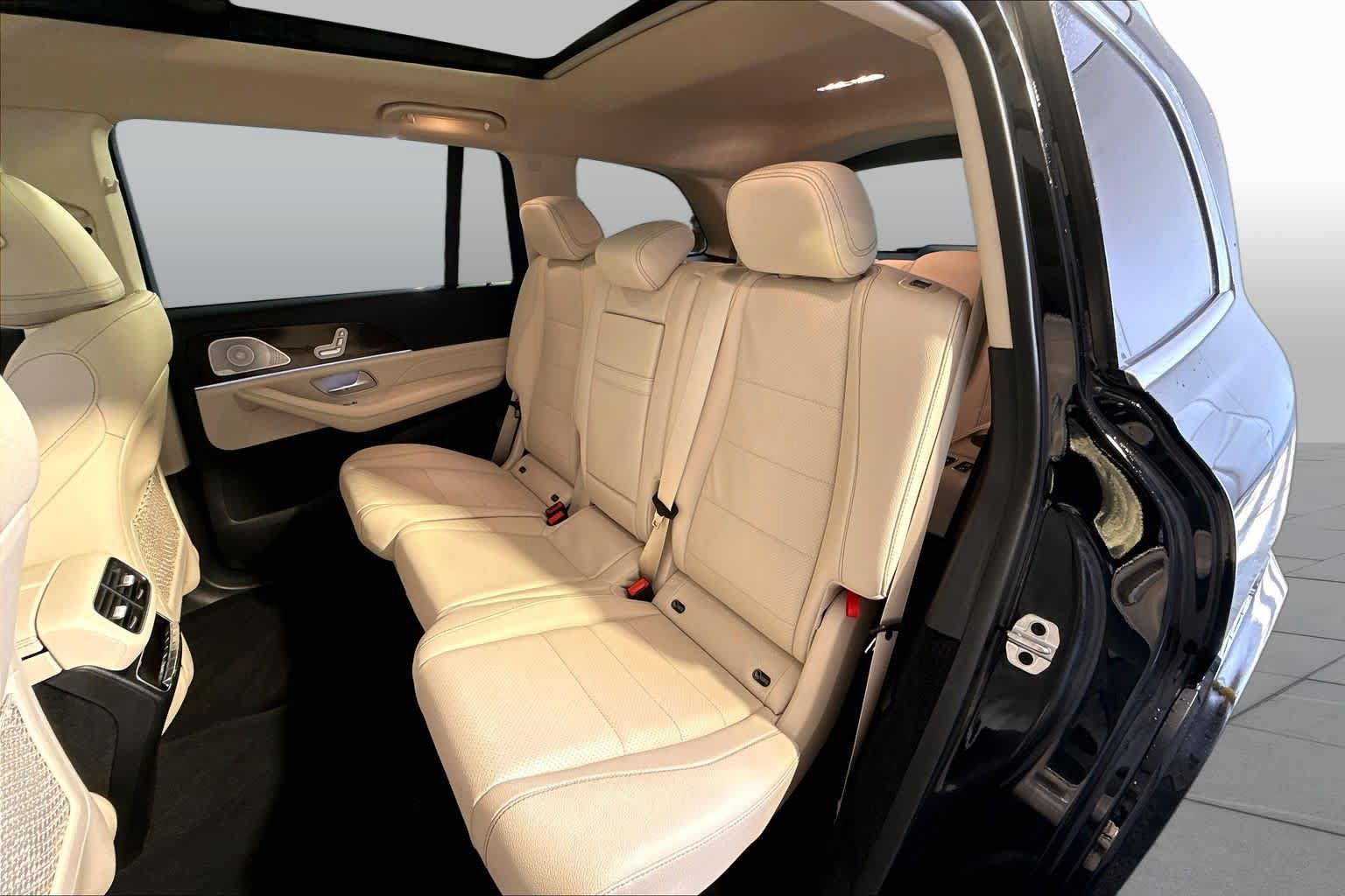 Used 2024 Mercedes-Benz GLS 450 4MATIC image 21