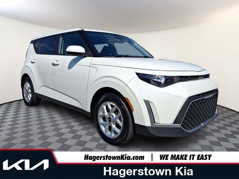 Used 2025 Kia Soul LX w/ LX Technology Package FWD image 1