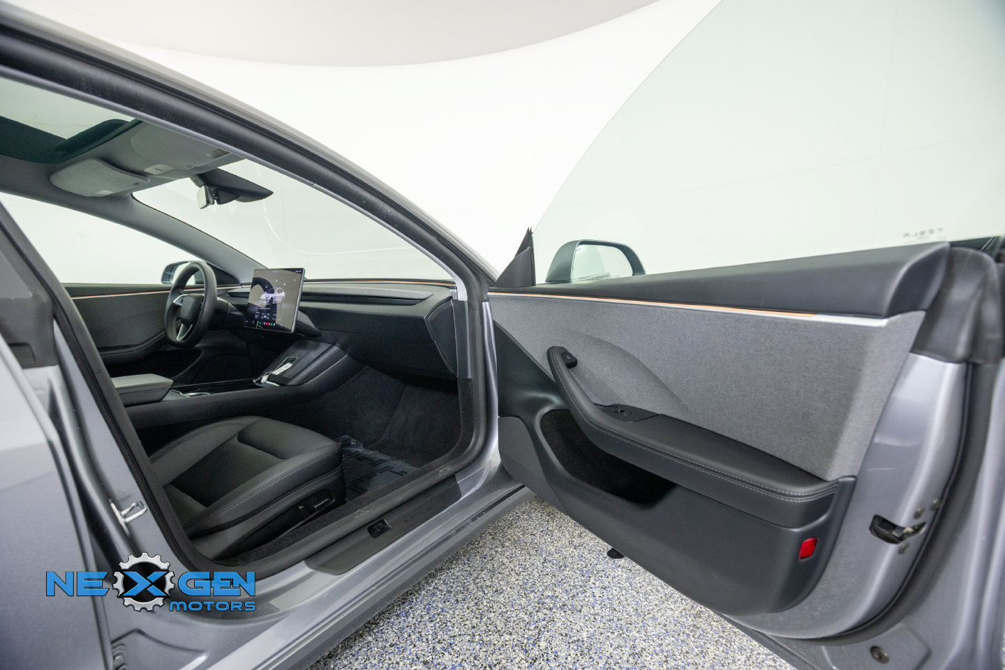 Used 2025 Tesla Model 3 Long Range RWD image 37