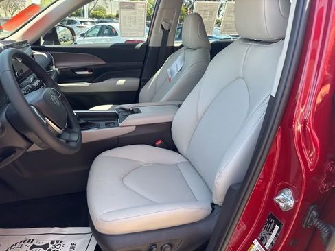 Certified 2026 Toyota Grand Highlander XLE FWD image 20