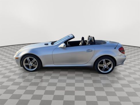 Used 2009 Mercedes-Benz SLK 350 image 4