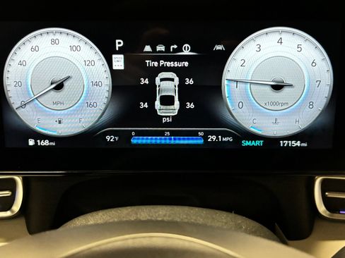 Certified 2025 Hyundai Elantra Limited FWD image 14