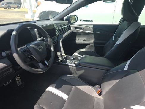 Used 2025 Toyota Camry SE w/ Convenience Package FWD image 8