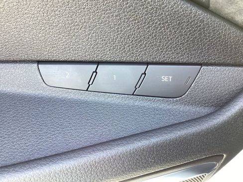 Used 2019 Audi e-tron Prestige w/ Prestige Package image 24