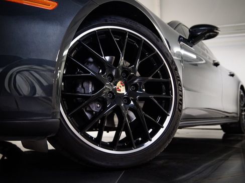 Used 2018 Porsche Panamera 4 AWD/4WD image 12