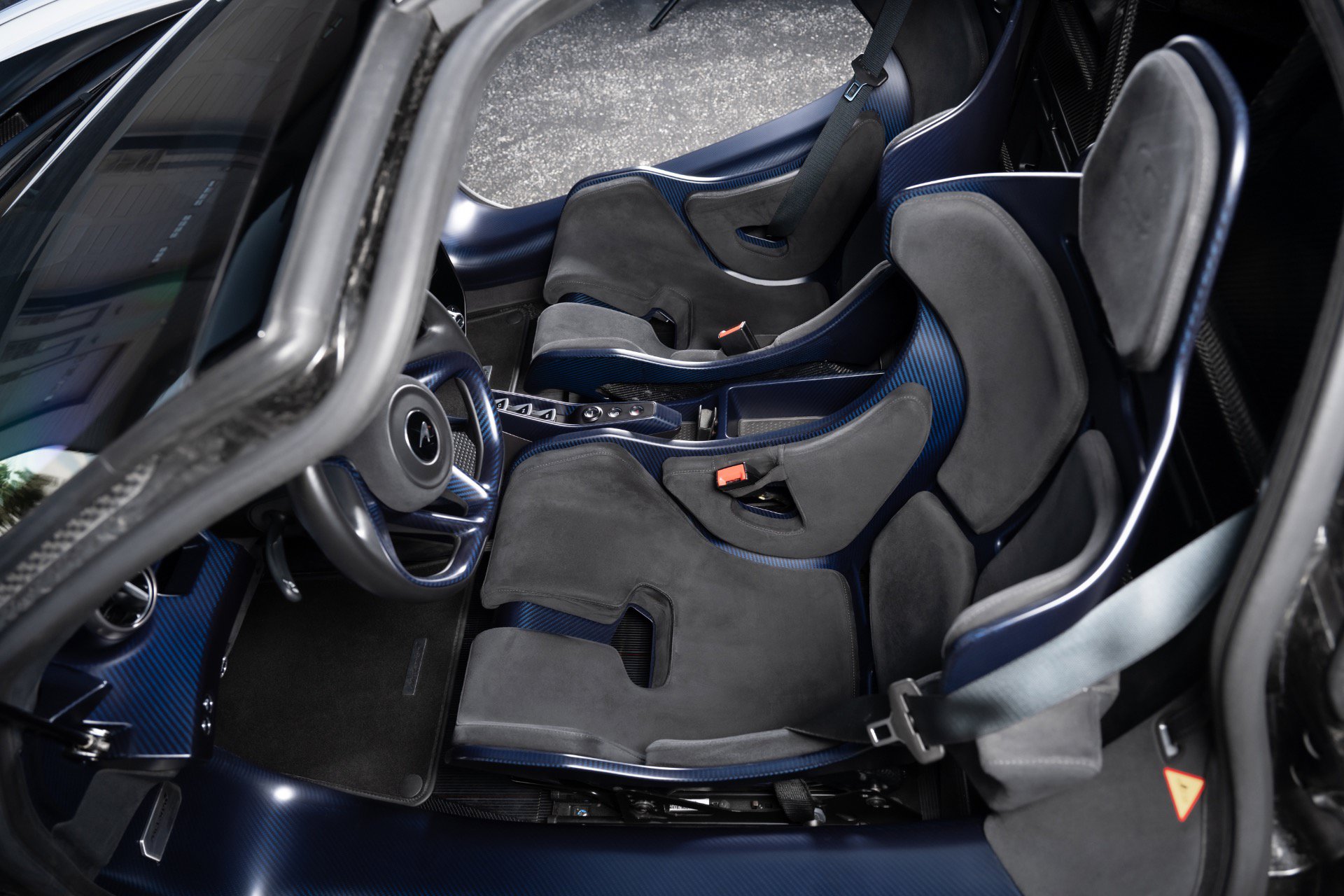 Used 2019 McLaren Senna RWD image 24