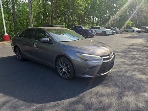 Used 2017 Toyota Camry XSE w/ Advanced Technology Package image 13