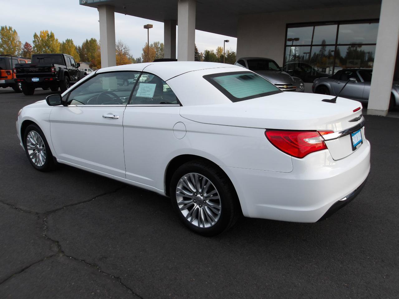 Used 2014 Chrysler 200 Limited FWD image 3