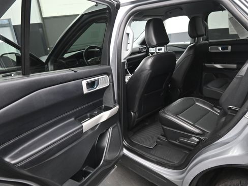 Used 2021 Ford Explorer Limited w/ Equipment Group 301A image 17