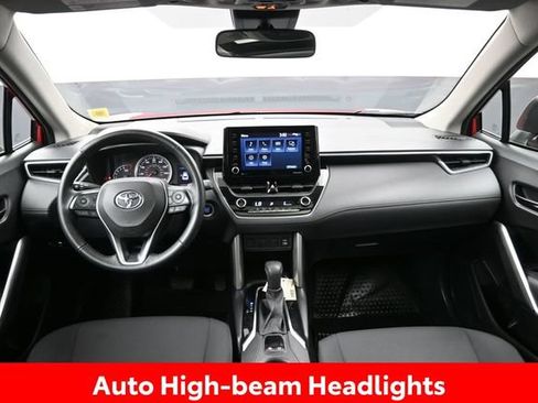 Certified 2022 Toyota Corolla Cross LE w/ Moonroof Package AWD/4WD image 17