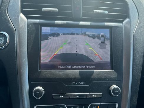 Used 2020 Ford Fusion SE FWD image 19