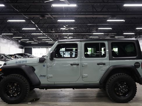 Used 2024 Jeep Wrangler Unlimited AWD/4WD image 2
