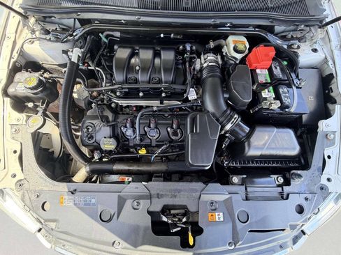 Used 2013 Ford Taurus SEL FWD image 12