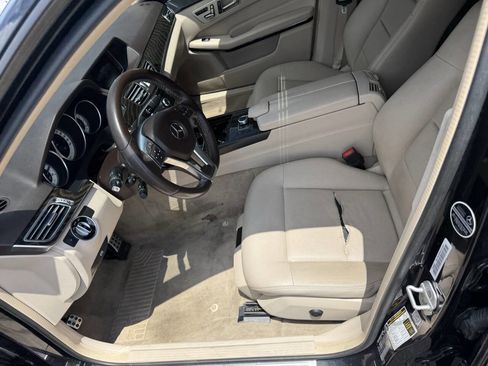 Used 2016 Mercedes-Benz E 350 4MATIC Sedan w/ Premium Package image 18