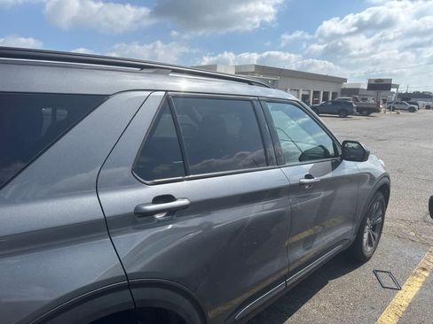 Used 2023 Ford Explorer XLT w/ Equipment Group 202A AWD/4WD image 29