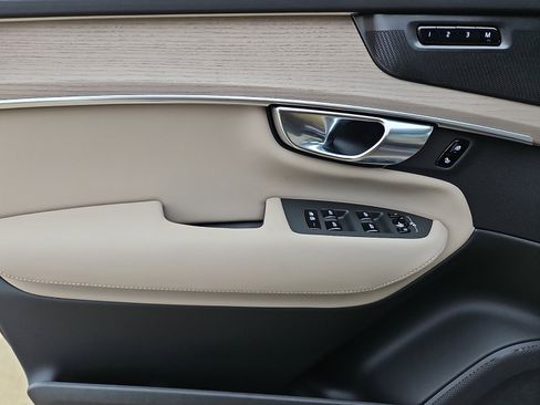 New 2026 Volvo XC90 B5 Plus w/ Protection Package Premier AWD/4WD image 9