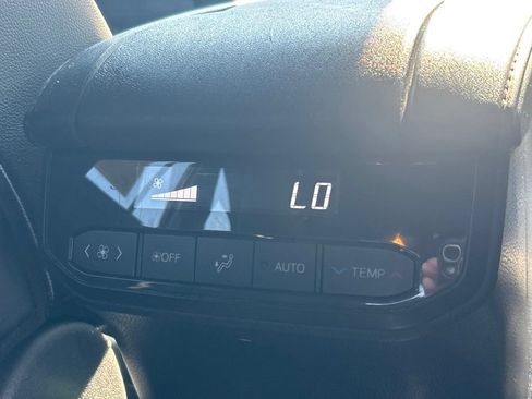 Used 2024 Toyota Highlander XSE FWD image 33