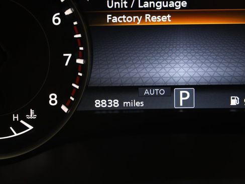 Used 2024 Nissan Armada SL w/ Captain's Chairs Package image 40