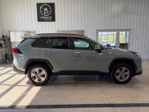 Used 2022 Toyota RAV4 XLE AWD/4WD image 6