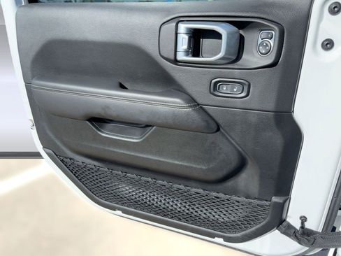 Used 2023 Jeep Wrangler Sahara w/ Cold Weather Group image 19